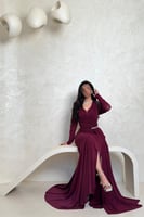 فستان سهرة بكم طويل عنابي مطرز بالخرز اللامع