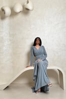 فستان سهرة سماوي بكم طويل مطرز بالخرز