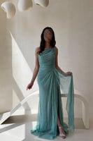 فستان تيفاني بقصة كت ودانتيل وفتحة جانبية