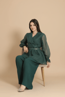 طقم بنطلون وبلوزة كريب مطرزة مع حزام كريستال