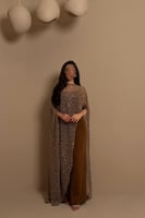 جمبسوت بني غامق بتصميم أنيق مع شال شبكي لامع