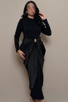 فستان سهرة أسود بقصة خصر أنيقة