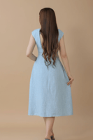 فستان كلاسيكي راقٍ من الكتان بدون أكمام