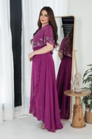 فستان طويل روز مزين بالفصوص مع كشكشة جانبية