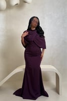 فستان بنفسجي غامق بتفاصيل خرز وتصميم راق