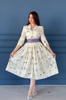 فستان ميدي بطبعات زهرية وحزام جلد – لمسة فنية لأنا...