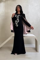 فستان أسود بتطريز زهور أنيق