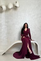 فستان سهرة بكم طويل عنابي مطرز بالخرز اللامع