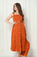 فستان ميدي بجاكيت فصوص وريش مع حزام كريستال