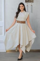 فستان كتان ميد على تطريز بصدر