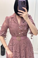 فستان ميدي دانتيل مزين بورود 3D