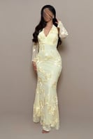 فستان اصفر بتطريزات بارزة وقصة أنثوي