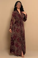 فستان بني بنقشة زهور وقصة لف أنثوية