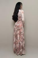 فستان سهرة وردي نود طويل بنقشة انيقة ناعمة