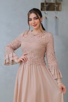 فستان كلوش بتصميم دانتيل