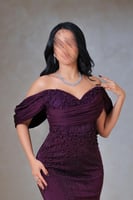 فستان بنفسجي أوف شولدر مطرّز بتصميم فخم