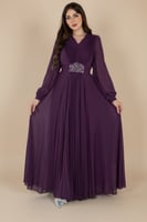 فستان شيفون بكسرات ناعمة لإطلالة أنثوية ساحرة