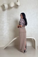 فستان ترابي بتطريز ذهبي فاخر