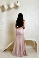 فستان سهرة وردي دانتيل كت بأكمام