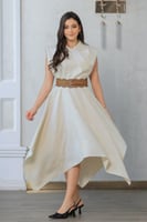 فستان كتان ميد على تطريز بصدر