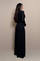 جمبسوت اسود أنيق بقصة خصر محددة