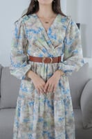 فستان أنيق بأكمام واسعة وحزام جلد بني – نقش أزرق