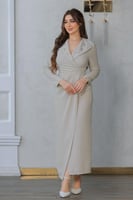 فستان أنيق بياقة مطرزة وأكمام طويلة