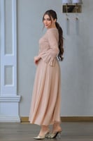 فستان كلوش بتصميم دانتيل