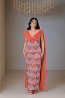 فستان أورنج مطرز بتصميم فاخر وانسيابية أنيقة