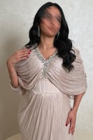 فستان بيج لامع بتصميم مميز على الكتف وتطريز فاخر