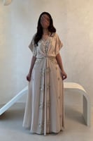 فستان بيج بتطريز ذهبي وفضي أنيق