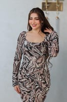 فستان أنيق طويل بأكمام طويلة بتصميم مستوحى من نقشة...