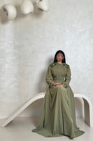 فستان زيتي طويل بتطريز ورود على الأكتاف