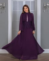 فستان بنفسجي مطرز بتصميم ملكي وأكمام واسعة