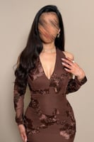 فستان بني بتطريزات بارزة وقصة أنثوي