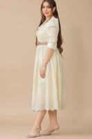 فستان كلاسيكي بيج غامق بحزام جلد فاخر