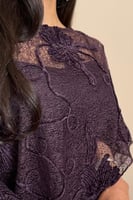 جمبسوت دانتيل انسيابي باللون البنفسجي