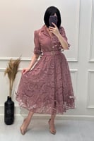 فستان ميدي دانتيل مزين بورود 3D