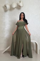 فستان زيتي مطرز بفصوص لامعة وفتحة جانبية