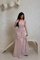 فستان سهرة وردي دانتيل كت بأكمام