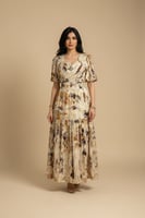 فستان لف مطرز مخرم بأكمام بف أنيقة