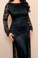 فستان سهرة أسود دانتيل بهدب أنيق