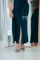 فستان بأكمام بف وفتحة ساق مع حزام قماش