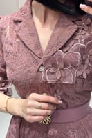 فستان ميدي دانتيل مزين بورود 3D