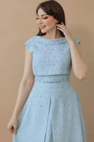 فستان كلاسيكي راقٍ من الكتان بدون أكمام