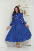 فستان طويل ساتر بكريستالات وحزام جلد للمناسبات