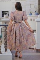 فستان ميدي ناعم بنقشة ورود وأكمام بف