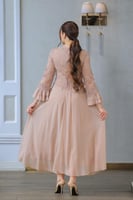 فستان كلوش بتصميم دانتيل