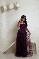 فستان سهرة بنفسجي مطرز بتول شفاف وأكمام طويلة