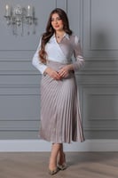 فستان فاخر من الساتان بتصميم بليسيه وياقة قميص